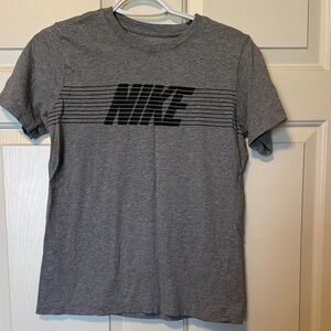 Nike Kids Gray and Black Short Sleeve Tee large